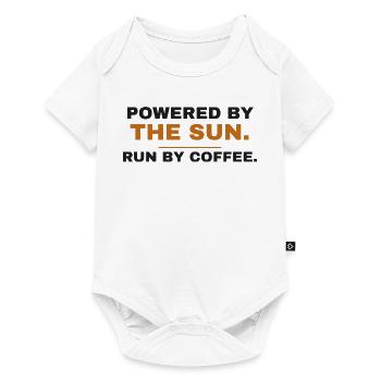 Angetrieben von der Sonne Betrieben von Kaffee - Baby Premium Kurzarmbody - Weiß - Vorne