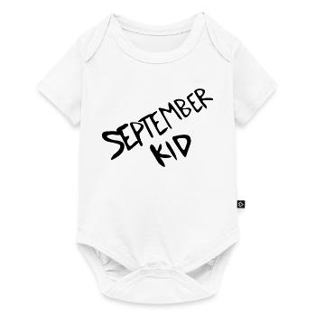 September Script Diagonal Wortmarke - Baby Premium Kurzarmbody - Weiß - Vorne