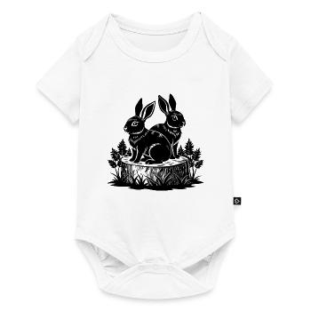 Babykaninchen auf Baumstumpf - Baby Premium Kurzarmbody - Weiß - Vorne