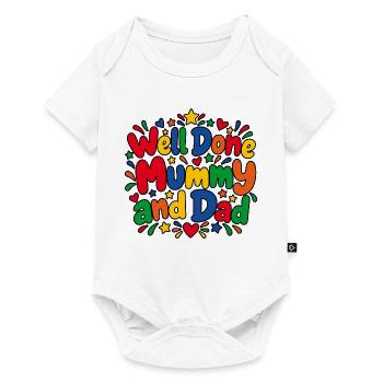 Well Done Mummy and Dad - Baby Premium Kurzarmbody - Weiß - Vorne