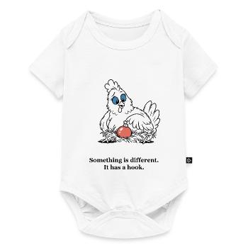 Weihnachtshüne findet einen Anhänger in ihrem Nest - Baby Premium Kurzarmbody - Weiß - Vorne