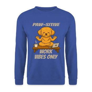 Paw-sitive Work Vibes Only – Maltipoo Yoga - Unisex Pullover - Royalblau - Vorne - Alina (178cm) & Michal (187cm)
