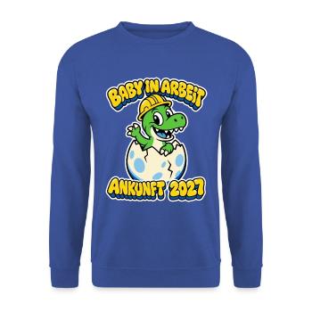 Baby in Arbeit - Ankunft 2027 Dino Junge - Unisex Pullover - Royalblau - Vorne - Alina (178cm) & Michal (187cm)