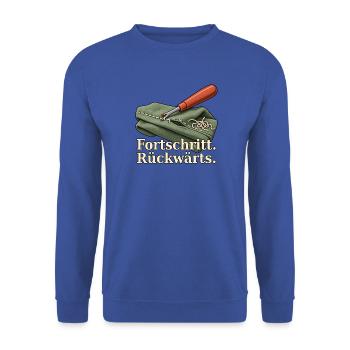 Fortschritt. Rückwärts. – Nähhumor mit Nahttrenner - Unisex Pullover - Royalblau - Vorne - Alina (178cm) & Michal (187cm)