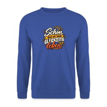 Schön, dass wir beide gleichzeitig leben - Unisex Pullover - Royalblau - Vorne - Alina (178cm) & Michal (187cm)