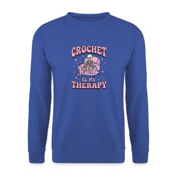 Gemütlicher Skelett häkelt im rosa Sessel - Unisex Pullover - Royalblau - Vorne - Alina (178cm) & Michal (187cm)