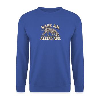 Schnuffelnder_Weimaraner_mit_Vintage-Schriftzug - Unisex Pullover - Royalblau - Vorne - Alina (178cm) & Michal (187cm)