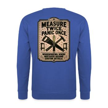 Einmal messen, einmal in Panik versetzen: Holzarbeiten - Unisex Pullover - Royalblau - Hinten - Michal (187cm)