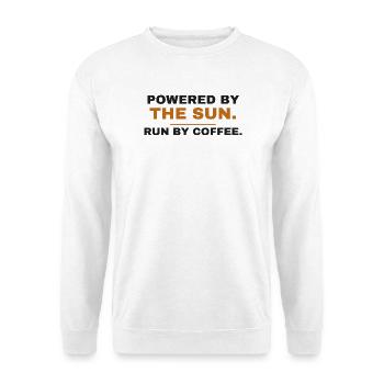 Angetrieben von der Sonne Betrieben von Kaffee - Unisex Pullover - Weiß - Vorne - Alina (178cm) & Michal (187cm)