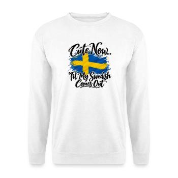 Cute now - Till my swedish comes out - Sweden - Unisex Pullover - Weiß - Vorne - Alina (178cm) & Michal (187cm)