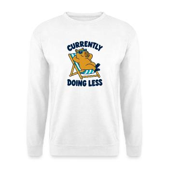  Currently Doing Less Capybara Entspannung Am - Unisex Pullover - Weiß - Vorne - Alina (178cm) & Michal (187cm)