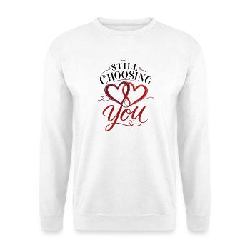 Liebe, die sich wie Zuhause anfühlt – Romantisches Herzdesign - Unisex Pullover - Weiß - Vorne - Alina (178cm) & Michal (187cm)