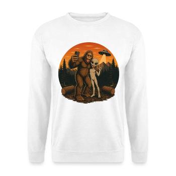 Bigfoot Alien Selfie - Unisex Pullover - Weiß - Vorne - Alina (178cm) & Michal (187cm)