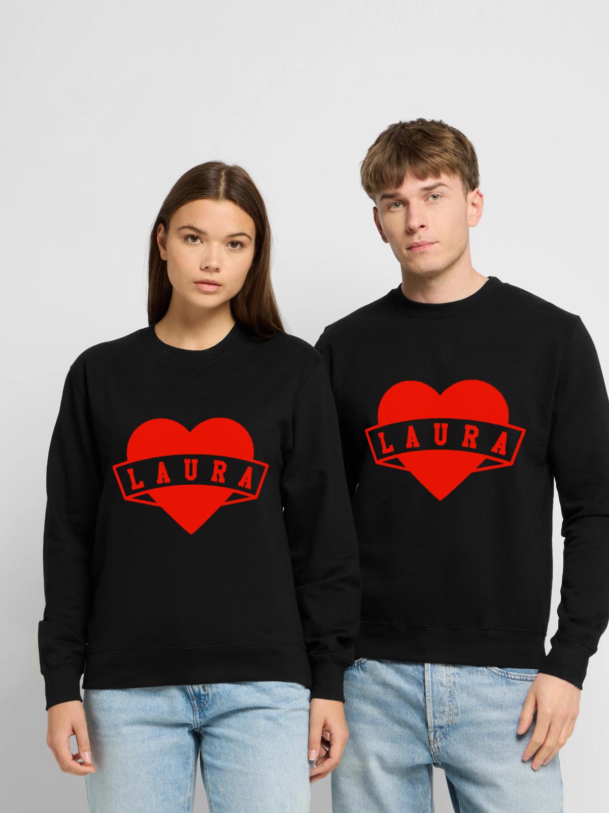 Vorname Laura - Unisex Pullover - Schwarz - Vorne - Alina (178cm) & Michal (187cm)