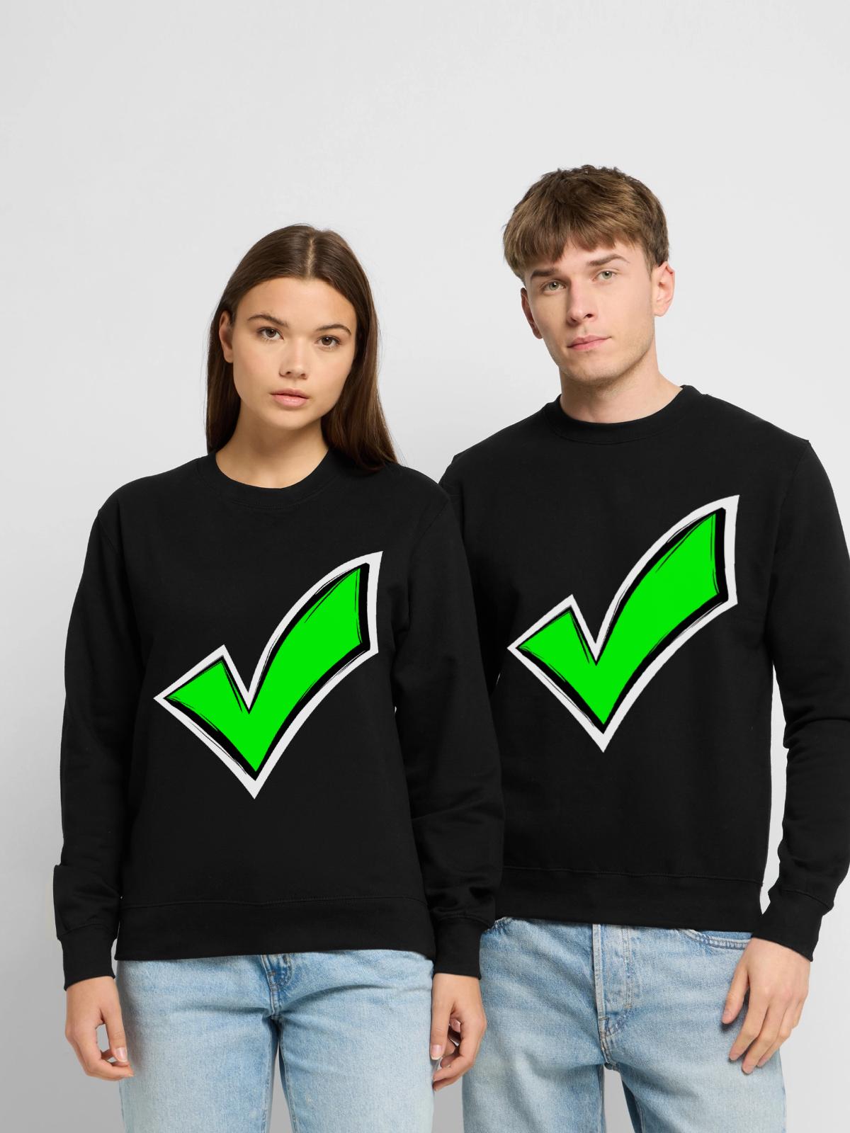 Häkchen hacken Farbig gesehen - Unisex Pullover - Schwarz - Vorne - Alina (178cm) & Michal (187cm)