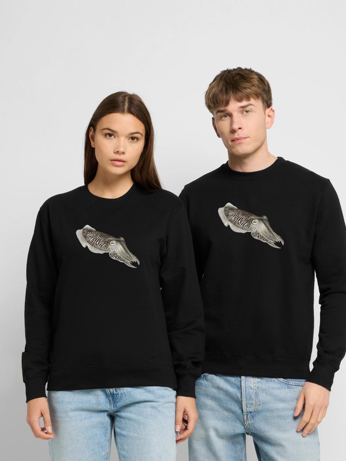Sepia - Unisex Pullover - Schwarz - Vorne - Alina (178cm) & Michal (187cm)