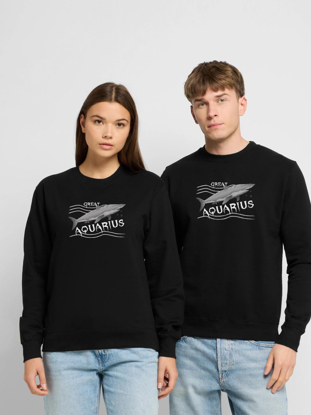 Wassermann Sternzeichen Wassermann - Unisex Pullover - Schwarz - Vorne - Alina (178cm) & Michal (187cm)