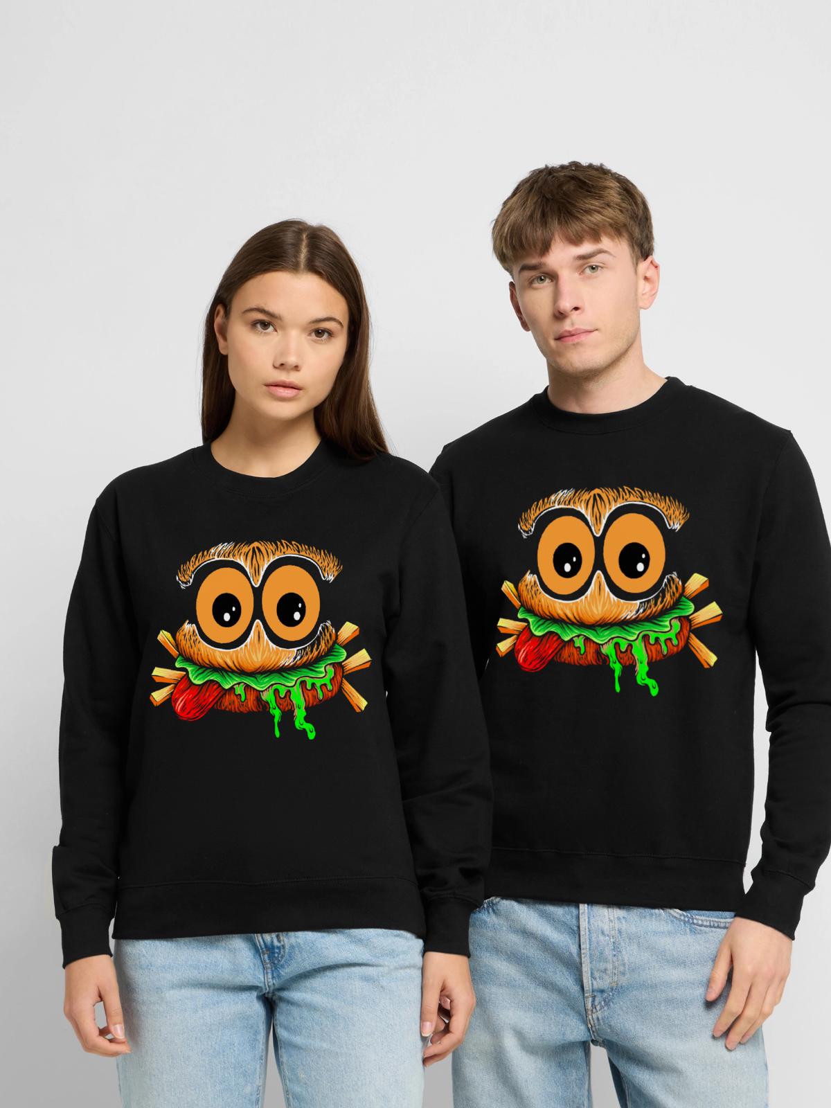 Der schreckliche Snack - Unisex Pullover - Schwarz - Vorne - Alina (178cm) & Michal (187cm)