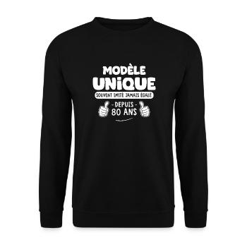 Cadeau 80 Ans Homme – Anniversaire Modèle Unique - Sweat-shirt Unisexe - noir - Devant - Alina (178cm) & Michal (187cm)