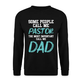 Manche Nennen Mich Pfarrer Die Wichtigen Papa - Unisex Pullover - Schwarz - Vorne - Alina (178cm) & Michal (187cm)
