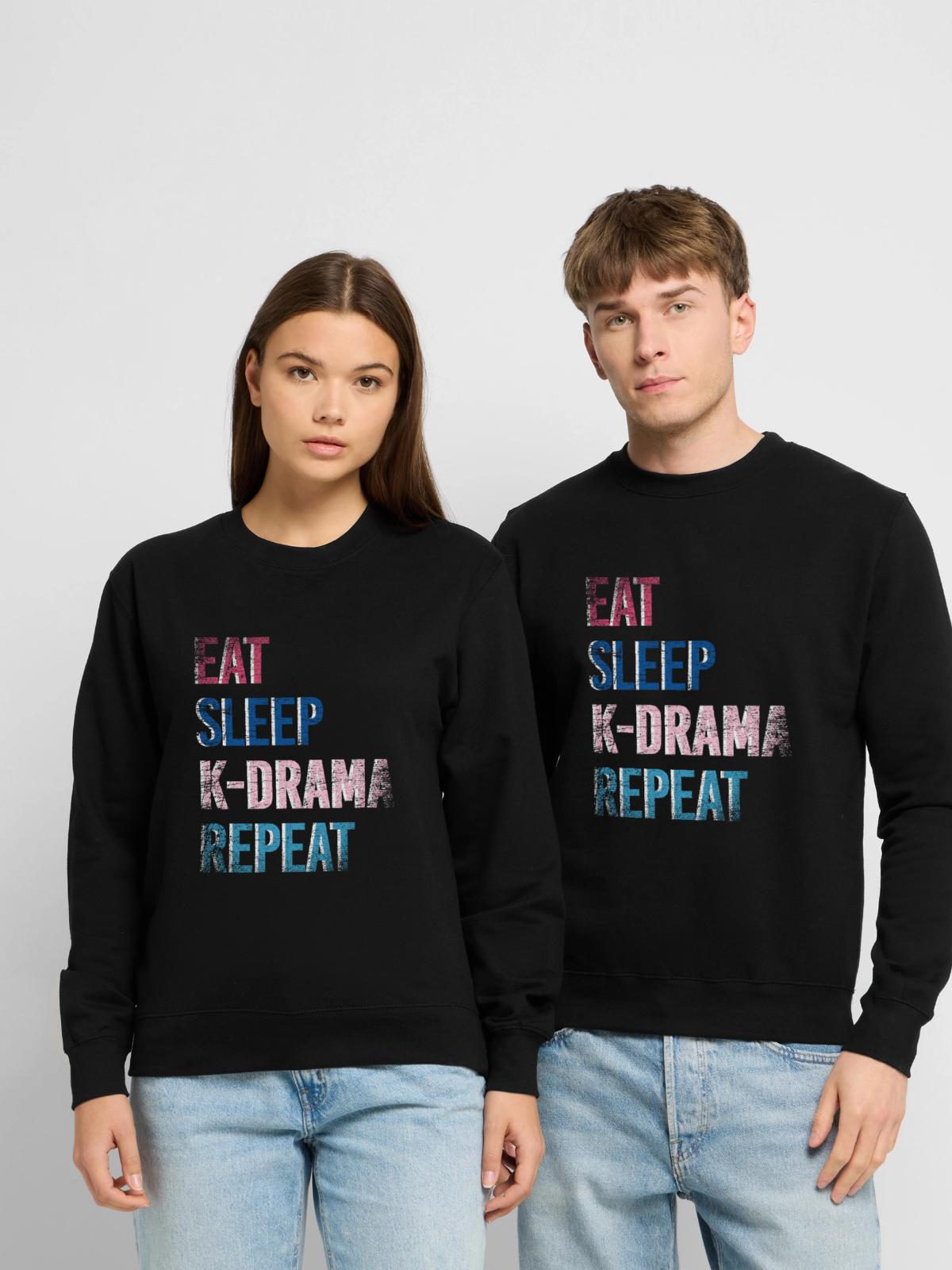 K Drama K-Drama Geschenk - Unisex Pullover - Schwarz - Vorne - Alina (178cm) & Michal (187cm)