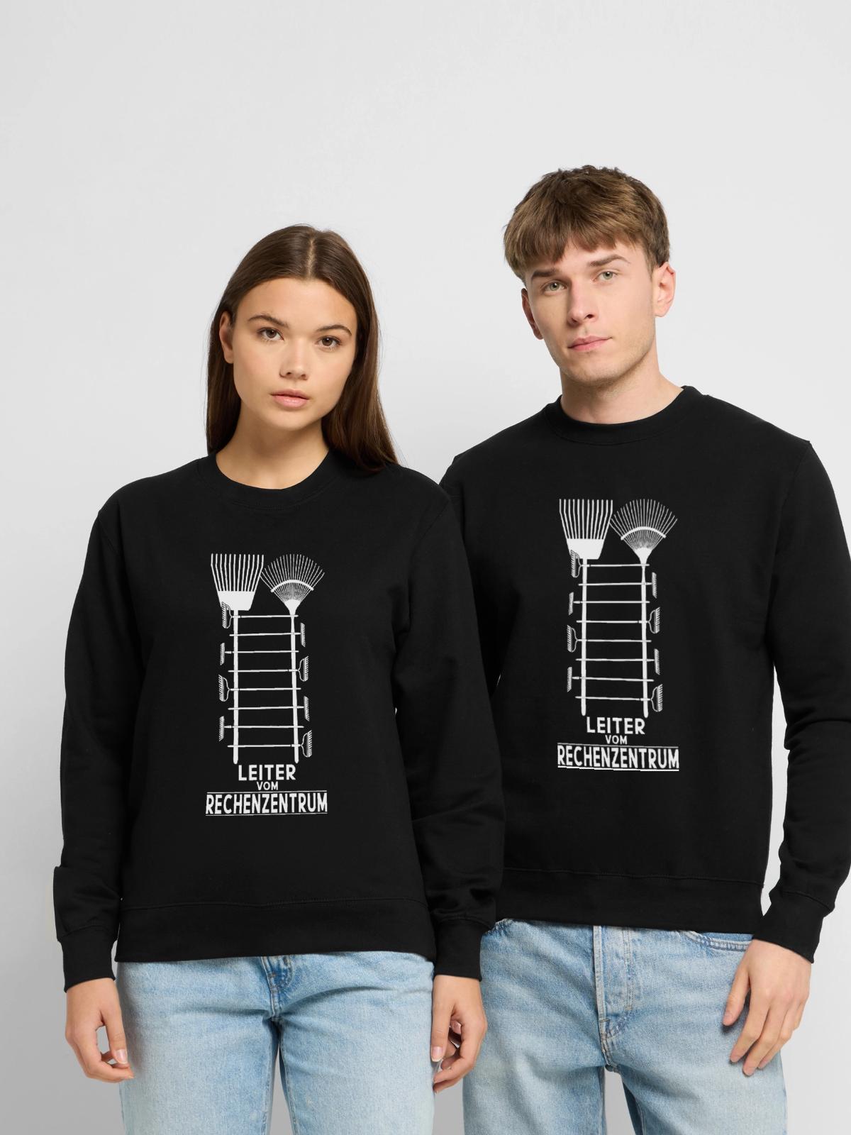 LEITER VOM RECHENZENTRUM - Unisex Pullover - Schwarz - Vorne - Alina (178cm) & Michal (187cm)