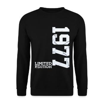49TH BIRTHDAY LIMITED EDITION 1977 - Unisex Sweatshirt - black - Front - Alina (178cm) & Michal (187cm)