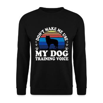 Alaskan Malamute Hundeliebhaber Silhouette Retro Sonnenuntergang - Unisex Pullover - Schwarz - Vorne - Alina (178cm) & Michal (187cm)