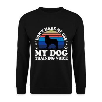 Austrealian Shephard Hund Silhouette Retro Sonnenuntergang - Unisex Pullover - Schwarz - Vorne - Alina (178cm) & Michal (187cm)