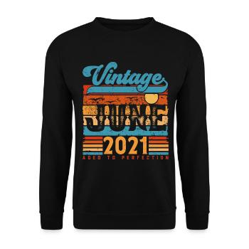 Juni 2021, Vintage-Geburtstagsgeschenk Juni 2021. - Unisex Pullover - Schwarz - Vorne - Alina (178cm) & Michal (187cm)