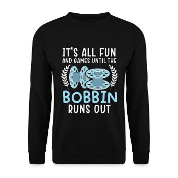Es ist alles Spaß und Spiel, bis die Spule ausgeht - Unisex Pullover - Schwarz - Vorne - Alina (178cm) & Michal (187cm)
