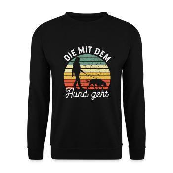 Die mit dem Hund geht - Gassi gehen - Unisex Pullover - Schwarz - Vorne - Alina (178cm) & Michal (187cm)