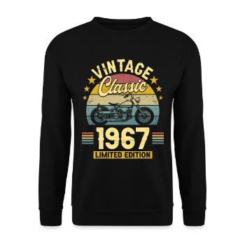 1967 60-jähriges Jubiläum Vintage Biker - Unisex Pullover - Schwarz - Vorne - Alina (178cm) & Michal (187cm)