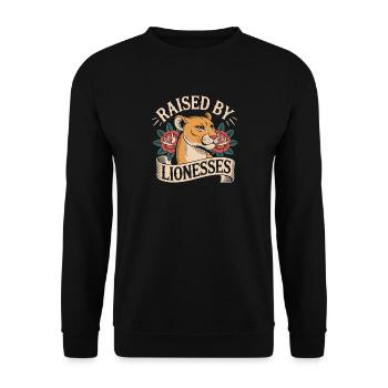 Raised By Lionesses Löwin Löwenmama Starke Frauen - Unisex Pullover - Schwarz - Vorne - Alina (178cm) & Michal (187cm)