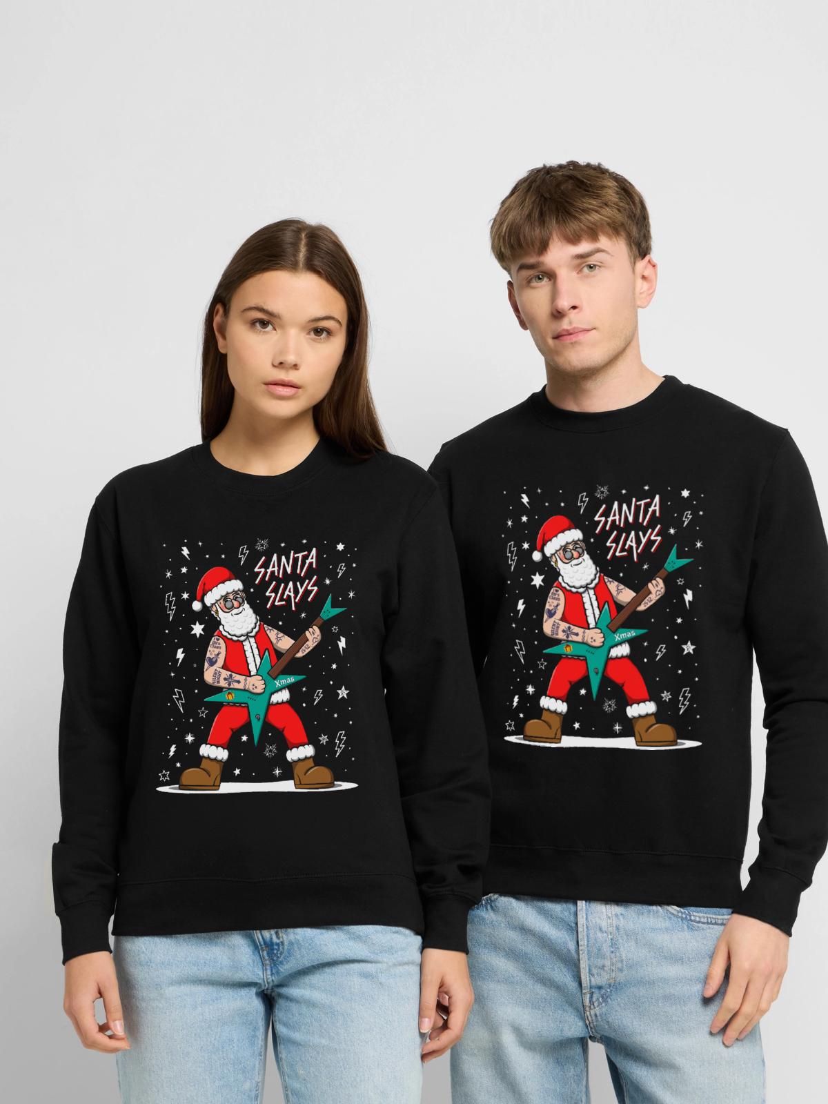 Santa Slays This Christmas - Unisex Pullover - Schwarz - Vorne - Alina (178cm) & Michal (187cm)