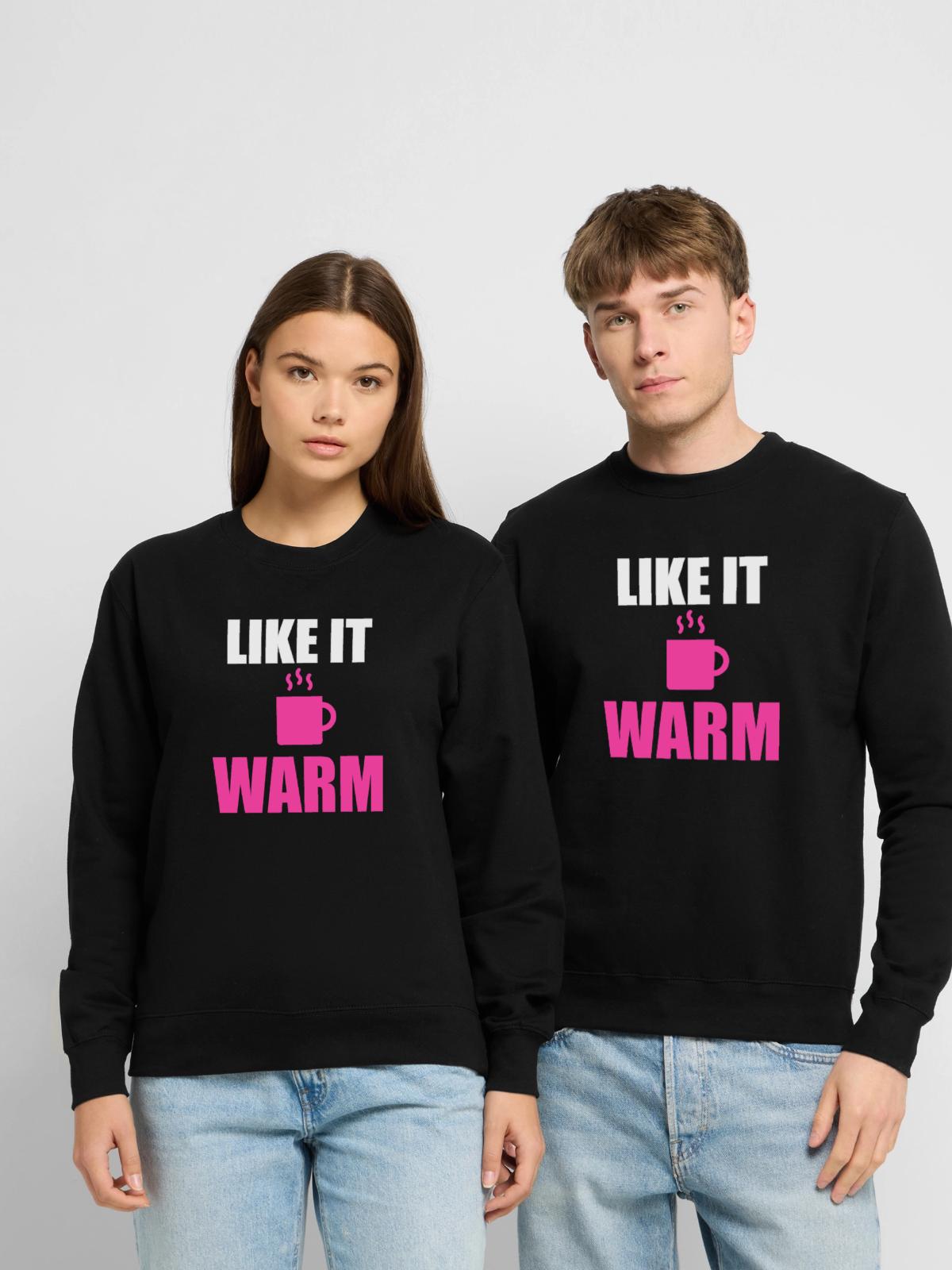 Mag es warmes Tassen-Design - Unisex Pullover - Schwarz - Vorne - Alina (178cm) & Michal (187cm)