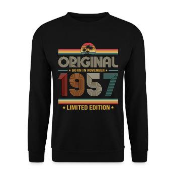 69. Geburtstag Geschenk November Jahrgang 1957 - Unisex Pullover - Schwarz - Vorne - Alina (178cm) & Michal (187cm)