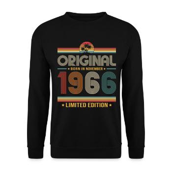 60. Geburtstag Geschenk November Jahrgang 1966 - Unisex Pullover - Schwarz - Vorne - Alina (178cm) & Michal (187cm)