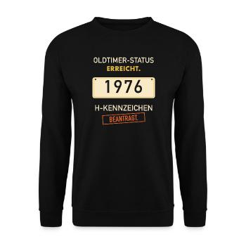 50. Geburtstag 1976 Oldtimer H-Kennzeichen - Unisex Pullover - Schwarz - Vorne - Alina (178cm) & Michal (187cm)