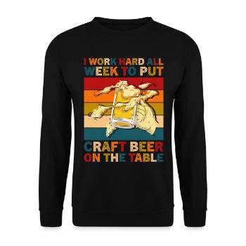 Craft Beer am Tisch Retro-Motiv - Unisex Pullover - Schwarz - Vorne - Alina (178cm) & Michal (187cm)