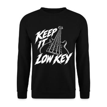 Keep It Low Key Bass - Unisex Pullover - Schwarz - Vorne - Alina (178cm) & Michal (187cm)