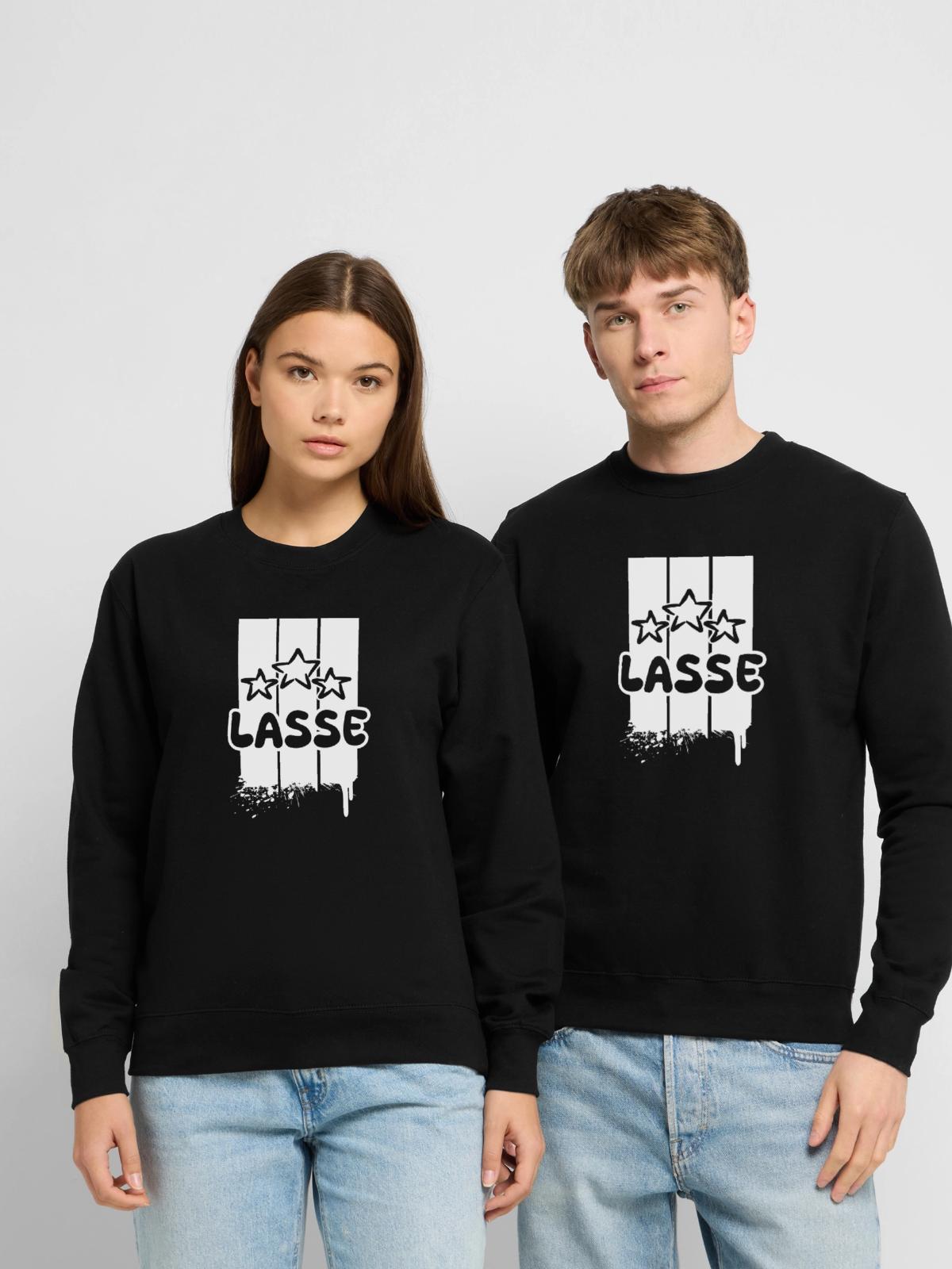 Geschenkidee Lasse - Unisex Pullover - Schwarz - Vorne - Alina (178cm) & Michal (187cm)