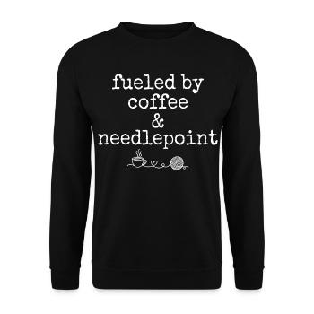 Angetrieben von Kaffee und Stickstrick-Humor - Unisex Pullover - Schwarz - Vorne - Alina (178cm) & Michal (187cm)