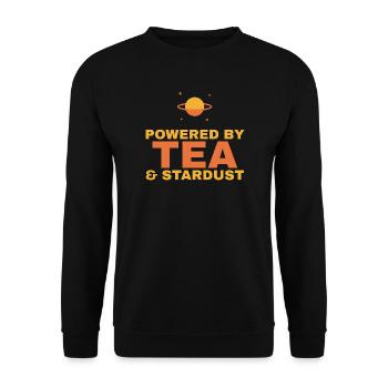 Angetrieben von Tee und Sternenstaub-Weltraumliebhaber-Tee - Unisex Pullover - Schwarz - Vorne - Alina (178cm) & Michal (187cm)
