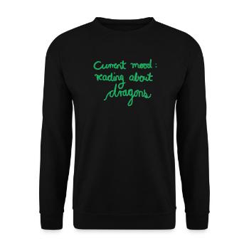 Current Mood: Reading About Dragons  - Unisex Pullover - Schwarz - Vorne - Alina (178cm) & Michal (187cm)