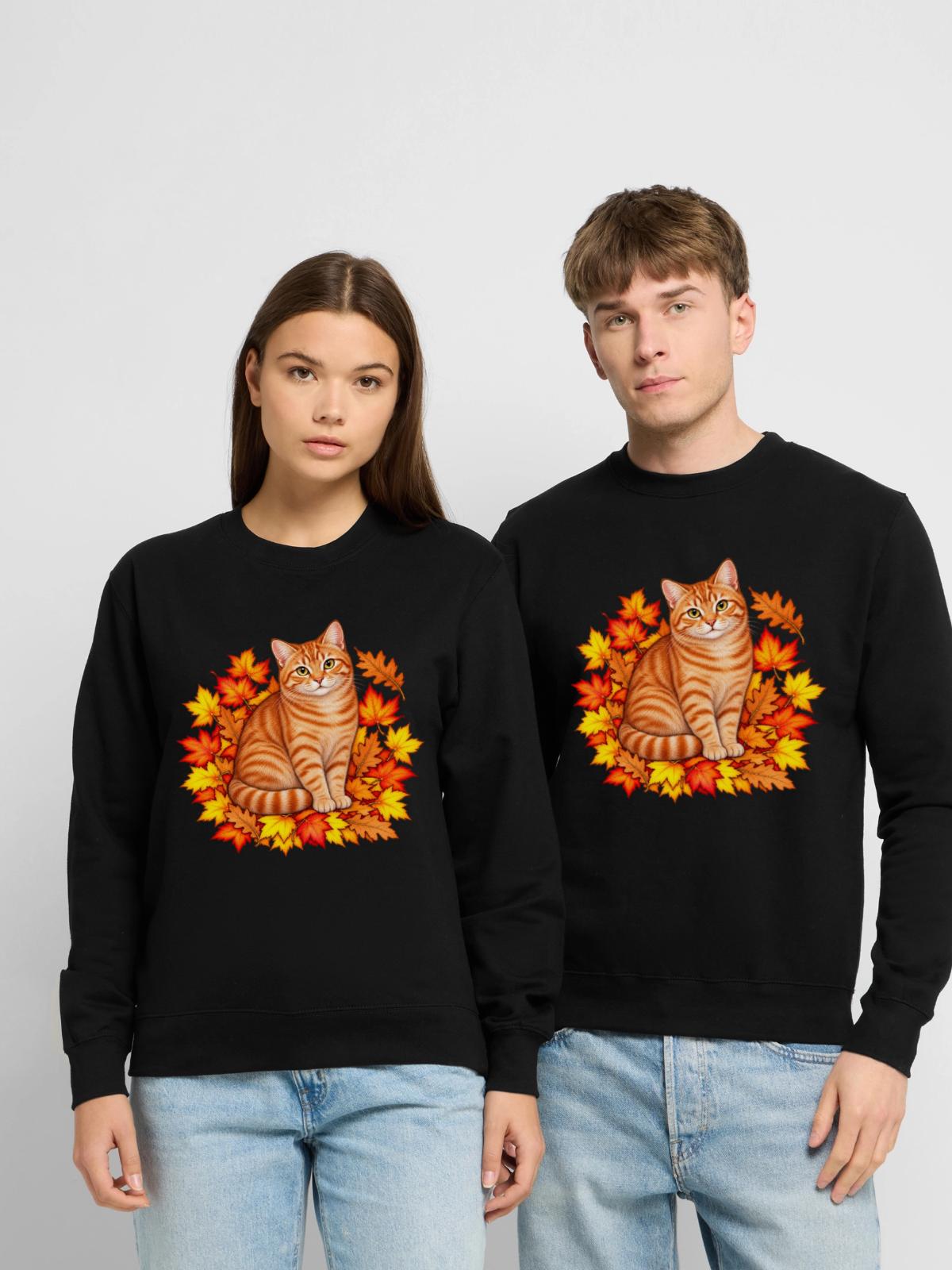 Herbstkatze in Blätterpracht - Unisex Pullover - Schwarz - Vorne - Alina (178cm) & Michal (187cm)