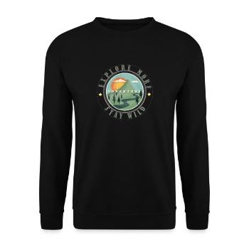 Vintage Berge Abenteuer Spruch Retro Explore More  - Unisex Pullover - Schwarz - Vorne - Alina (178cm) & Michal (187cm)