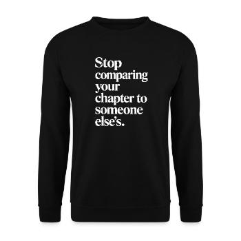 Hör auf, dein Kapitel mit dem eines anderen zu vergleichen - Unisex Pullover - Schwarz - Vorne - Alina (178cm) & Michal (187cm)