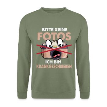 Bitte keine Fotos – Ich bin krankgeschrieben - Unisex Pullover - Armeegrün - Vorne - Alina (178cm) & Michal (187cm)