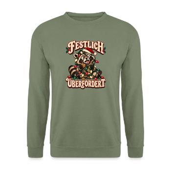 Festlich überfordert Waschbär - Unisex Pullover - Armeegrün - Vorne - Alina (178cm) & Michal (187cm)